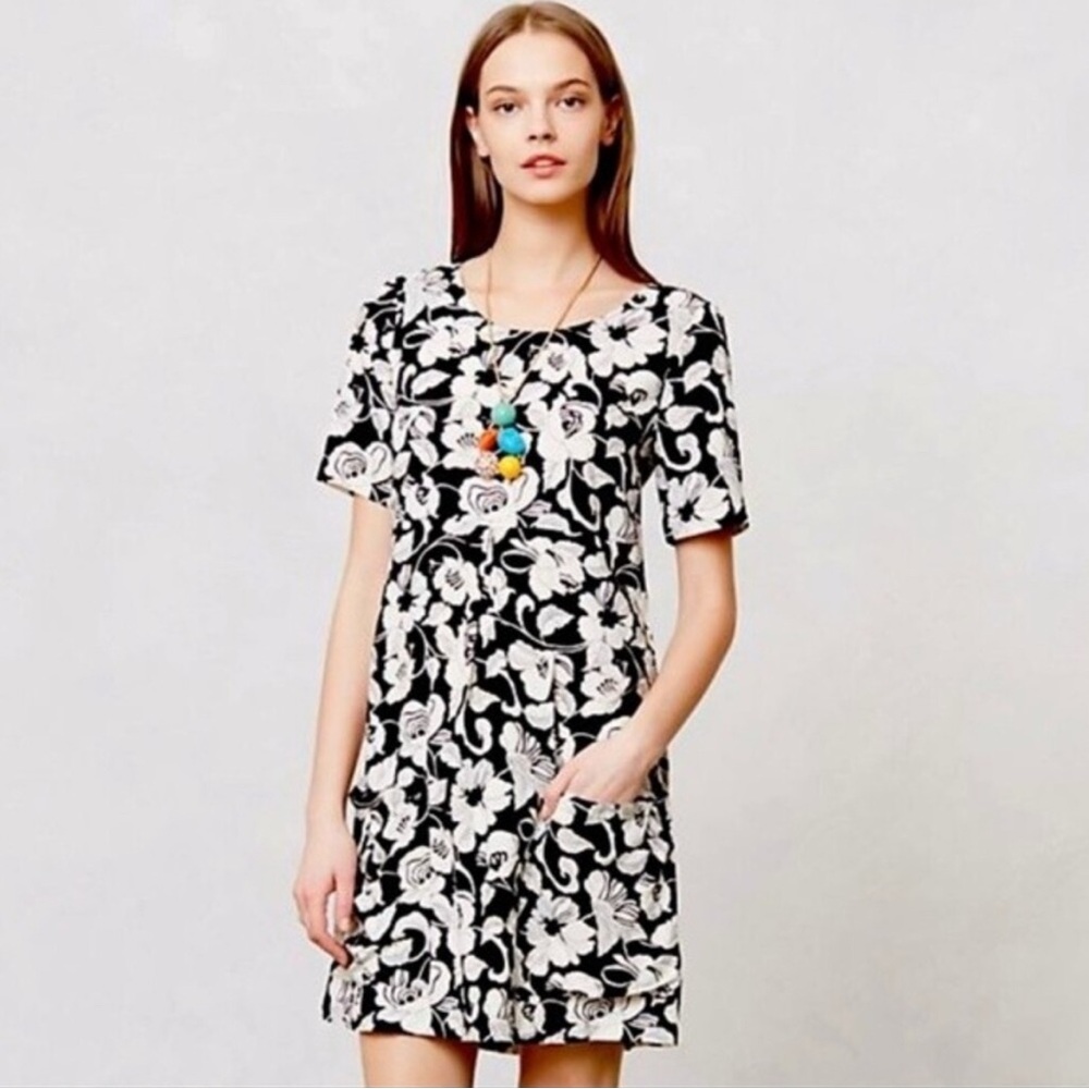 {Anthropologie | Maeve} Black & White Floral Shift Dress